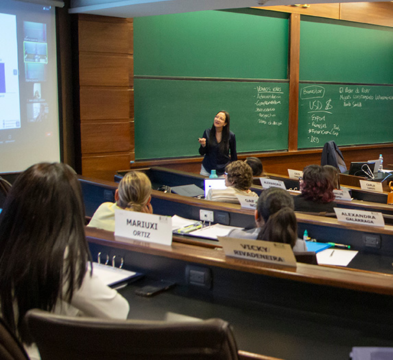 PFM – Programa de Formación de Mujeres Líderes para Directorios, Alta Dirección y Comités Ejecutivos