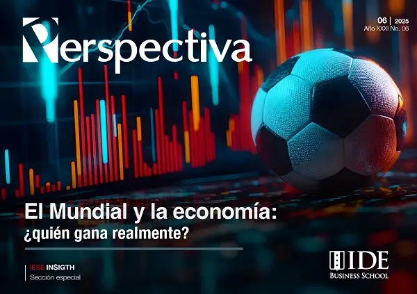 Magazine cover for Perspectiva: 'El Mundial y la economía: ¿quién gana realmente?' with a soccer ball and stock charts in the background (special section, 2025).